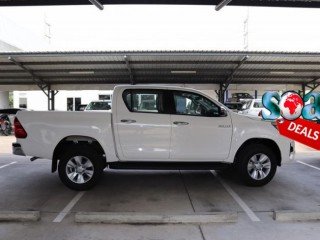 used-2020-toyota-hilux-revo-double-cabin-pick-up-big-4